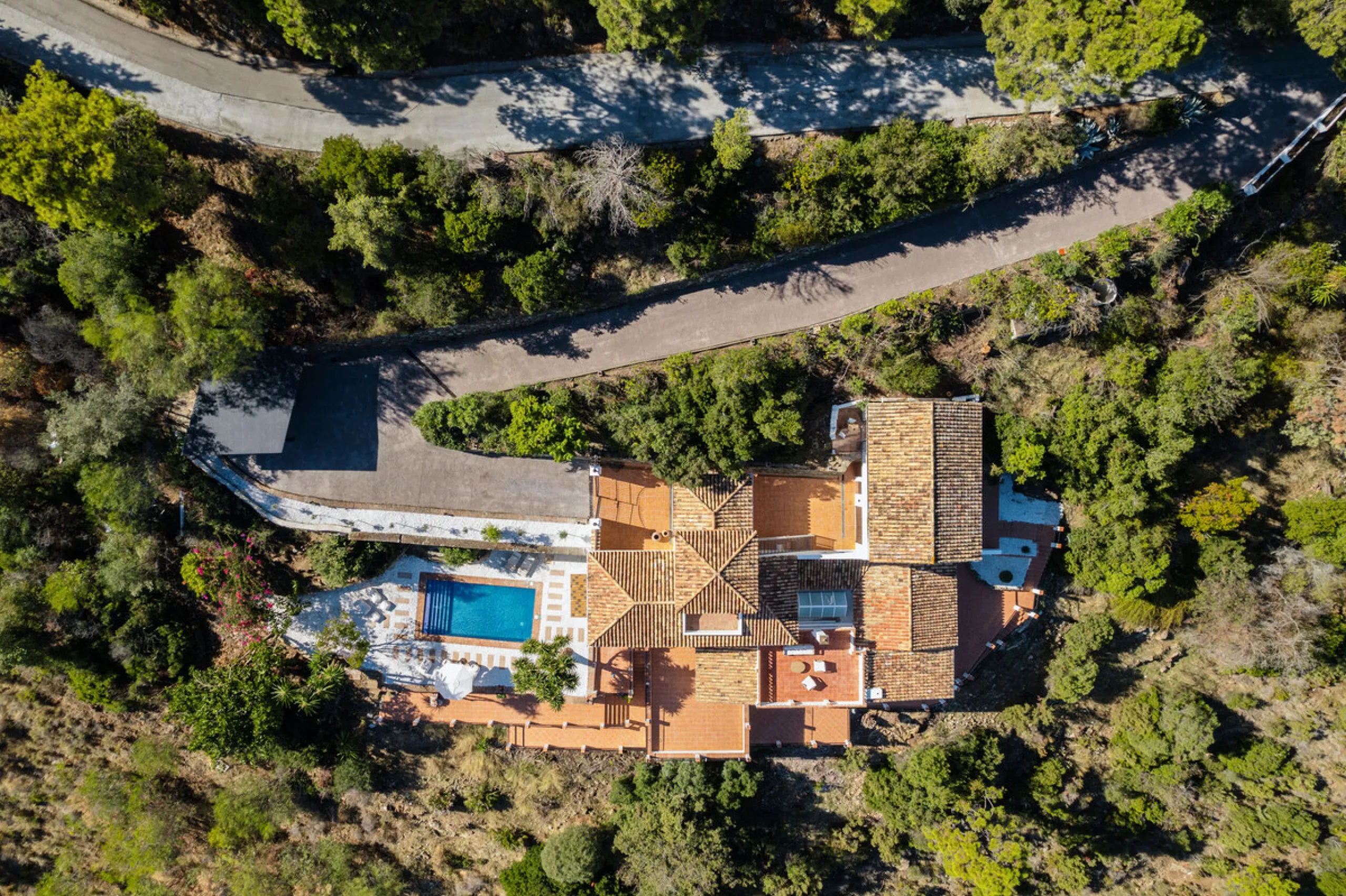 Villa in El Madroñal for sale, offering refined living within the exclusive gated community of El Madroñal 2 in Benahavís, Málaga. This six-bedroom villa with five ensuite bathrooms combines traditional Andalusian features with contemporary design. Built 