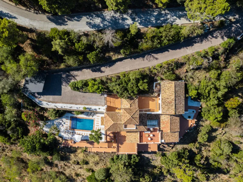 Villa in El Madroñal for sale, offering refined living within the exclusive gated community of El Madroñal 2 in Benahavís, Málaga. This six-bedroom villa with five ensuite bathrooms combines traditional Andalusian features with contemporary design. Built 
