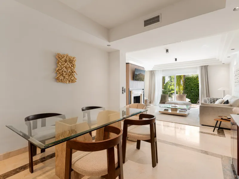 Montebello Apartment is an elegant three-bedroom, three-bathroom apartment for sale in Montebello Hills, an exclusive private community in Sierra Blanca on Marbella's Golden Mile. It combines refined style, modern functionality and a prime location that o