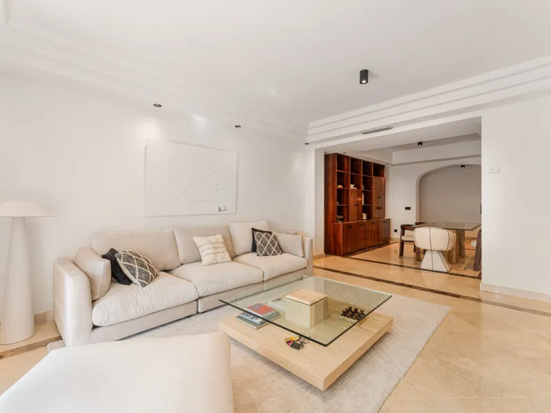 Montebello Apartment is an elegant three-bedroom, three-bathroom apartment for sale in Montebello Hills, an exclusive private community in Sierra Blanca on Marbella's Golden Mile. It combines refined style, modern functionality and a prime location that o