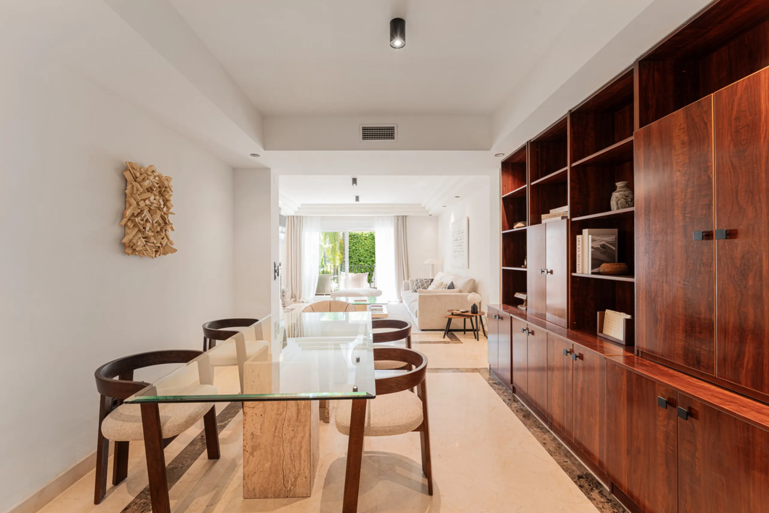 Montebello Apartment is an elegant three-bedroom, three-bathroom apartment for sale in Montebello Hills, an exclusive private community in Sierra Blanca on Marbella's Golden Mile. It combines refined style, modern functionality and a prime location that o