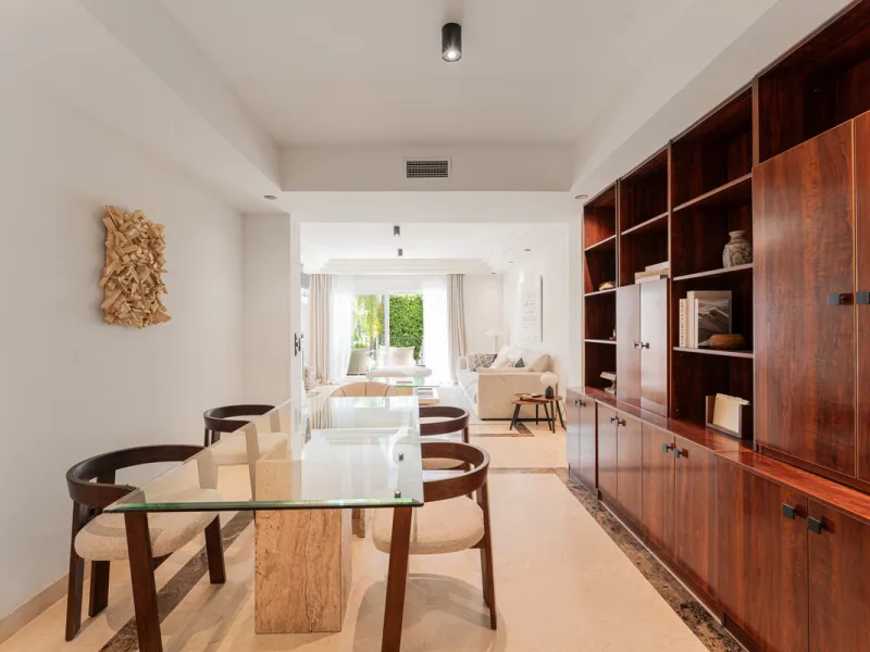 Montebello Apartment is an elegant three-bedroom, three-bathroom apartment for sale in Montebello Hills, an exclusive private community in Sierra Blanca on Marbella's Golden Mile. It combines refined style, modern functionality and a prime location that o