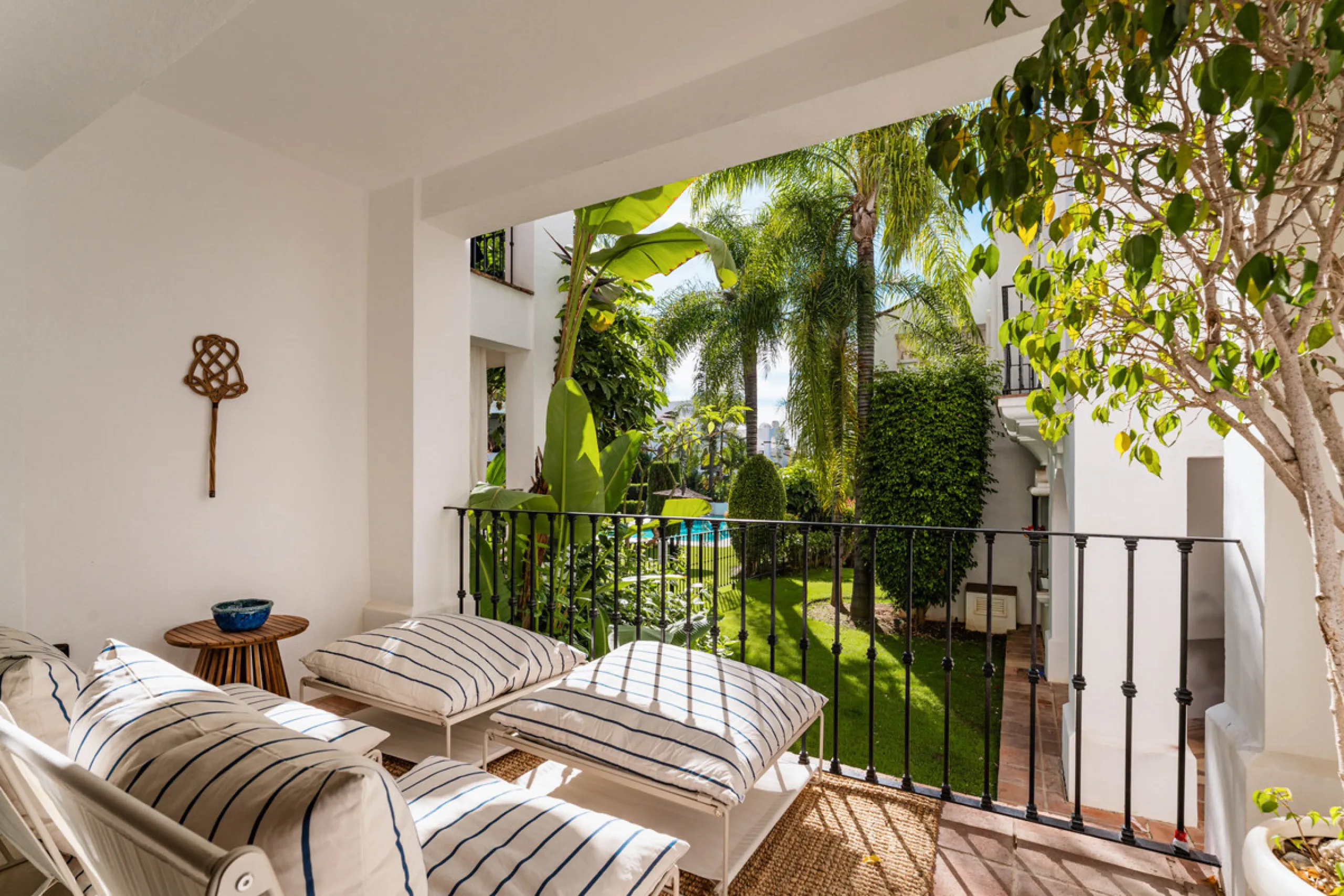 Montebello Apartment is an elegant three-bedroom, three-bathroom apartment for sale in Montebello Hills, an exclusive private community in Sierra Blanca on Marbella's Golden Mile. It combines refined style, modern functionality and a prime location that o