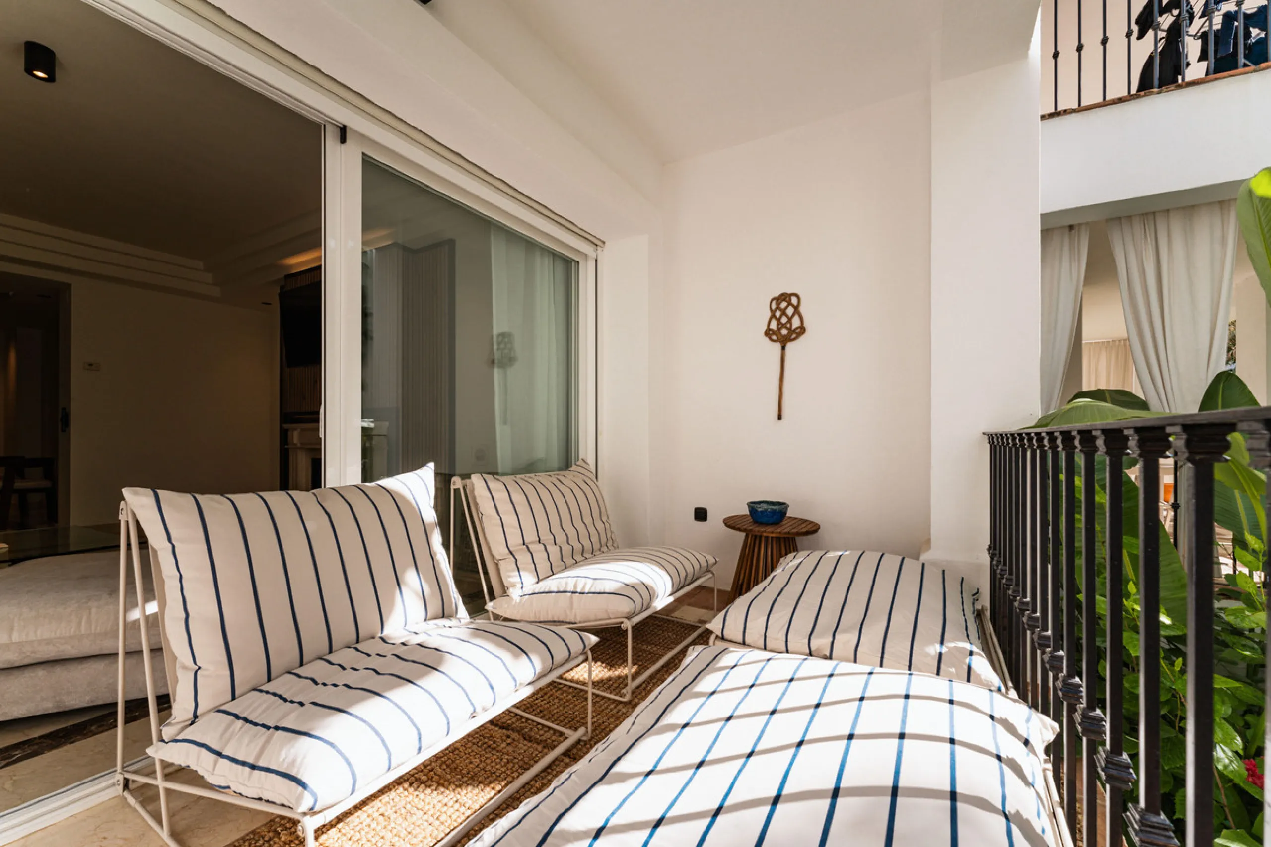 Montebello Apartment is an elegant three-bedroom, three-bathroom apartment for sale in Montebello Hills, an exclusive private community in Sierra Blanca on Marbella's Golden Mile. It combines refined style, modern functionality and a prime location that o