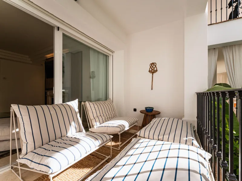 Montebello Apartment is an elegant three-bedroom, three-bathroom apartment for sale in Montebello Hills, an exclusive private community in Sierra Blanca on Marbella's Golden Mile. It combines refined style, modern functionality and a prime location that o