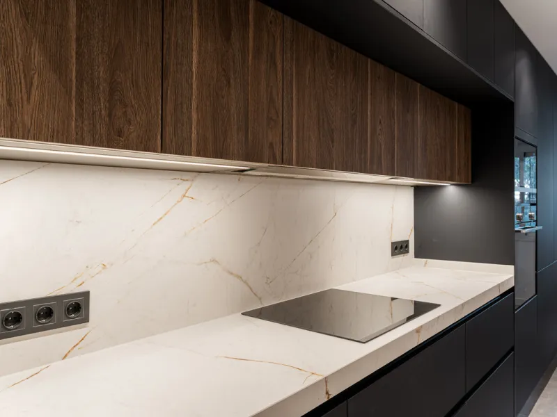 Montebello Apartment is an elegant three-bedroom, three-bathroom apartment for sale in Montebello Hills, an exclusive private community in Sierra Blanca on Marbella's Golden Mile. It combines refined style, modern functionality and a prime location that o