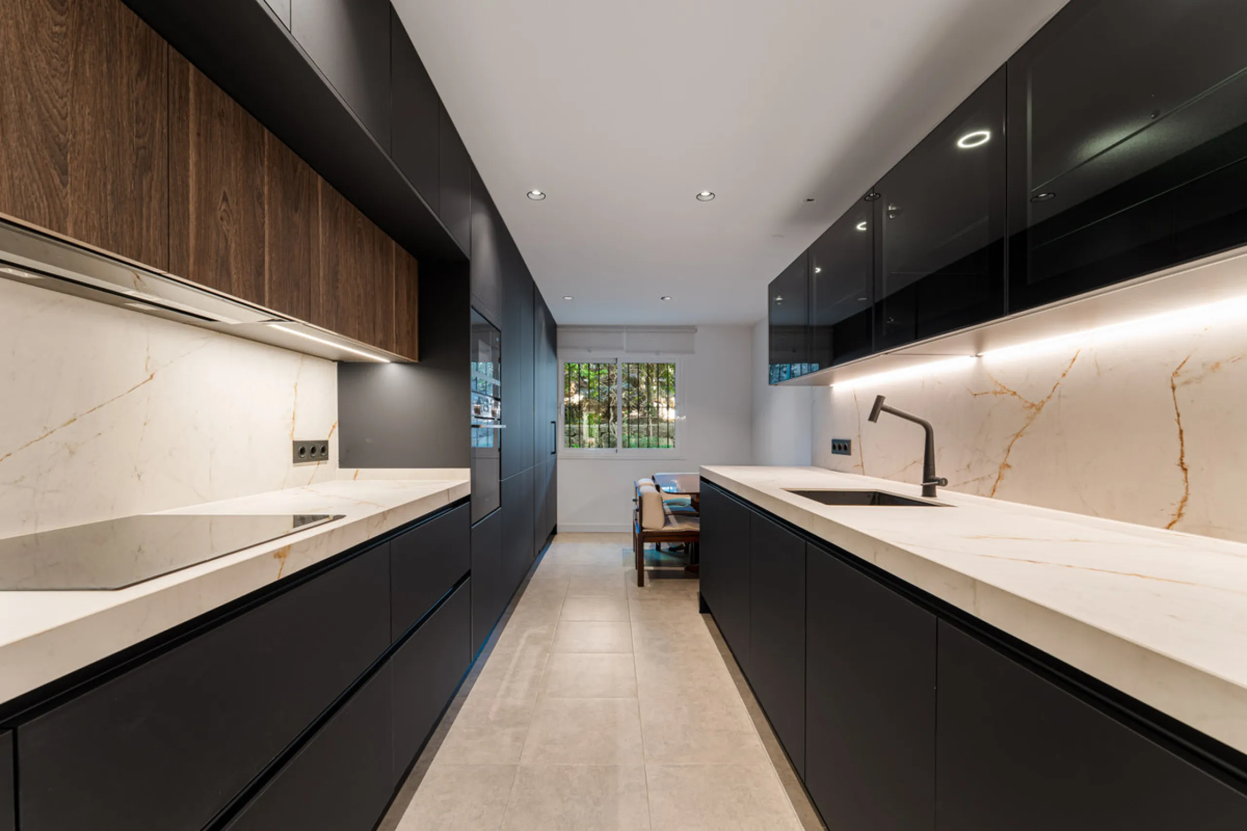 Montebello Apartment is an elegant three-bedroom, three-bathroom apartment for sale in Montebello Hills, an exclusive private community in Sierra Blanca on Marbella's Golden Mile. It combines refined style, modern functionality and a prime location that o
