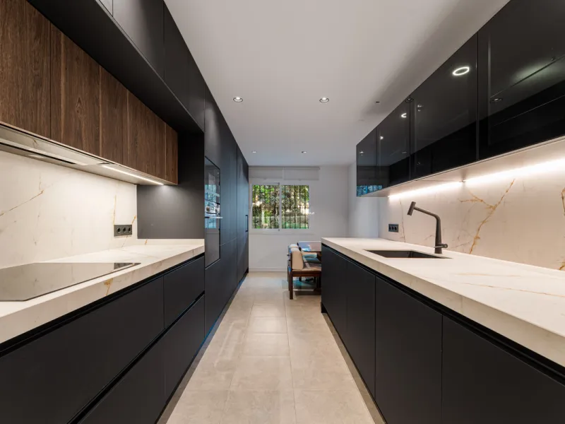 Montebello Apartment is an elegant three-bedroom, three-bathroom apartment for sale in Montebello Hills, an exclusive private community in Sierra Blanca on Marbella's Golden Mile. It combines refined style, modern functionality and a prime location that o