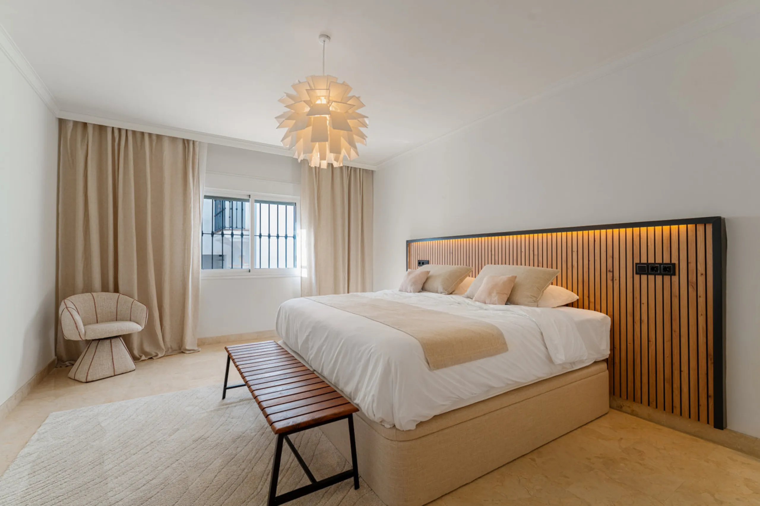 Montebello Apartment is an elegant three-bedroom, three-bathroom apartment for sale in Montebello Hills, an exclusive private community in Sierra Blanca on Marbella's Golden Mile. It combines refined style, modern functionality and a prime location that o
