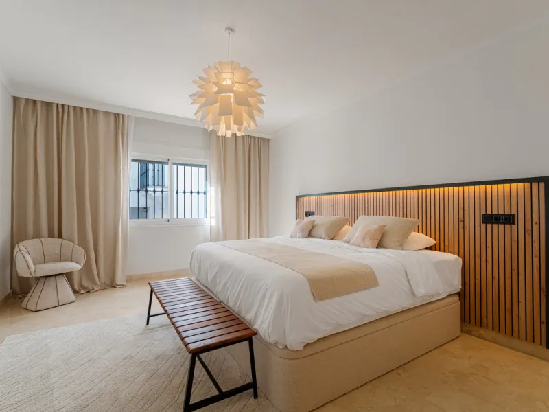 Montebello Apartment is an elegant three-bedroom, three-bathroom apartment for sale in Montebello Hills, an exclusive private community in Sierra Blanca on Marbella's Golden Mile. It combines refined style, modern functionality and a prime location that o