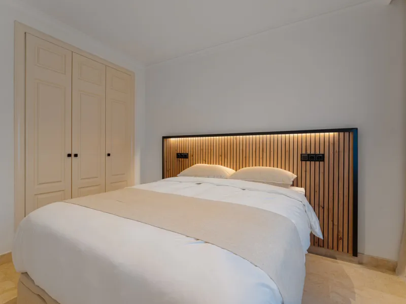 Montebello Apartment is an elegant three-bedroom, three-bathroom apartment for sale in Montebello Hills, an exclusive private community in Sierra Blanca on Marbella's Golden Mile. It combines refined style, modern functionality and a prime location that o