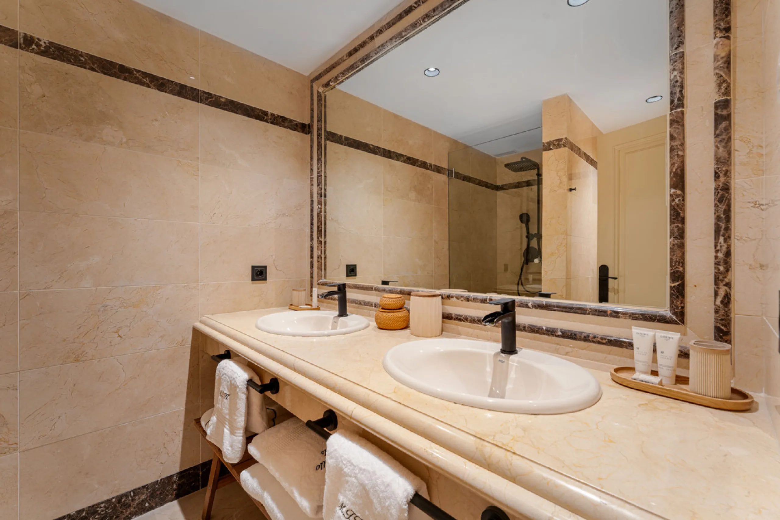 Montebello Apartment is an elegant three-bedroom, three-bathroom apartment for sale in Montebello Hills, an exclusive private community in Sierra Blanca on Marbella's Golden Mile. It combines refined style, modern functionality and a prime location that o