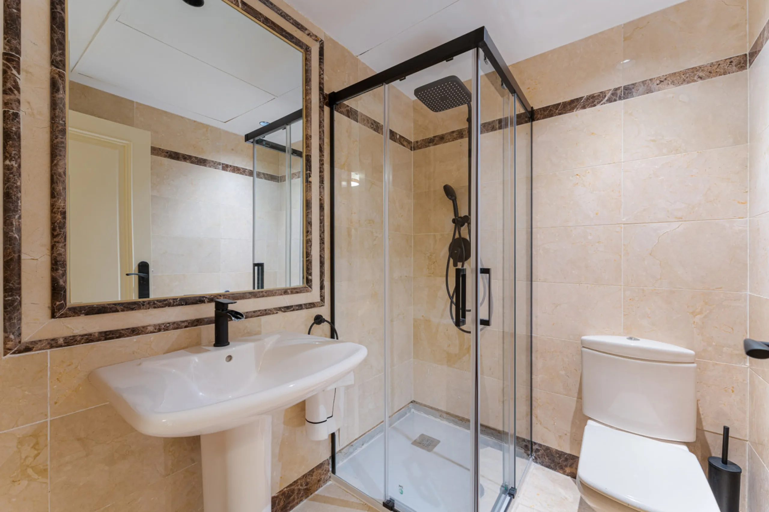Montebello Apartment is an elegant three-bedroom, three-bathroom apartment for sale in Montebello Hills, an exclusive private community in Sierra Blanca on Marbella's Golden Mile. It combines refined style, modern functionality and a prime location that o