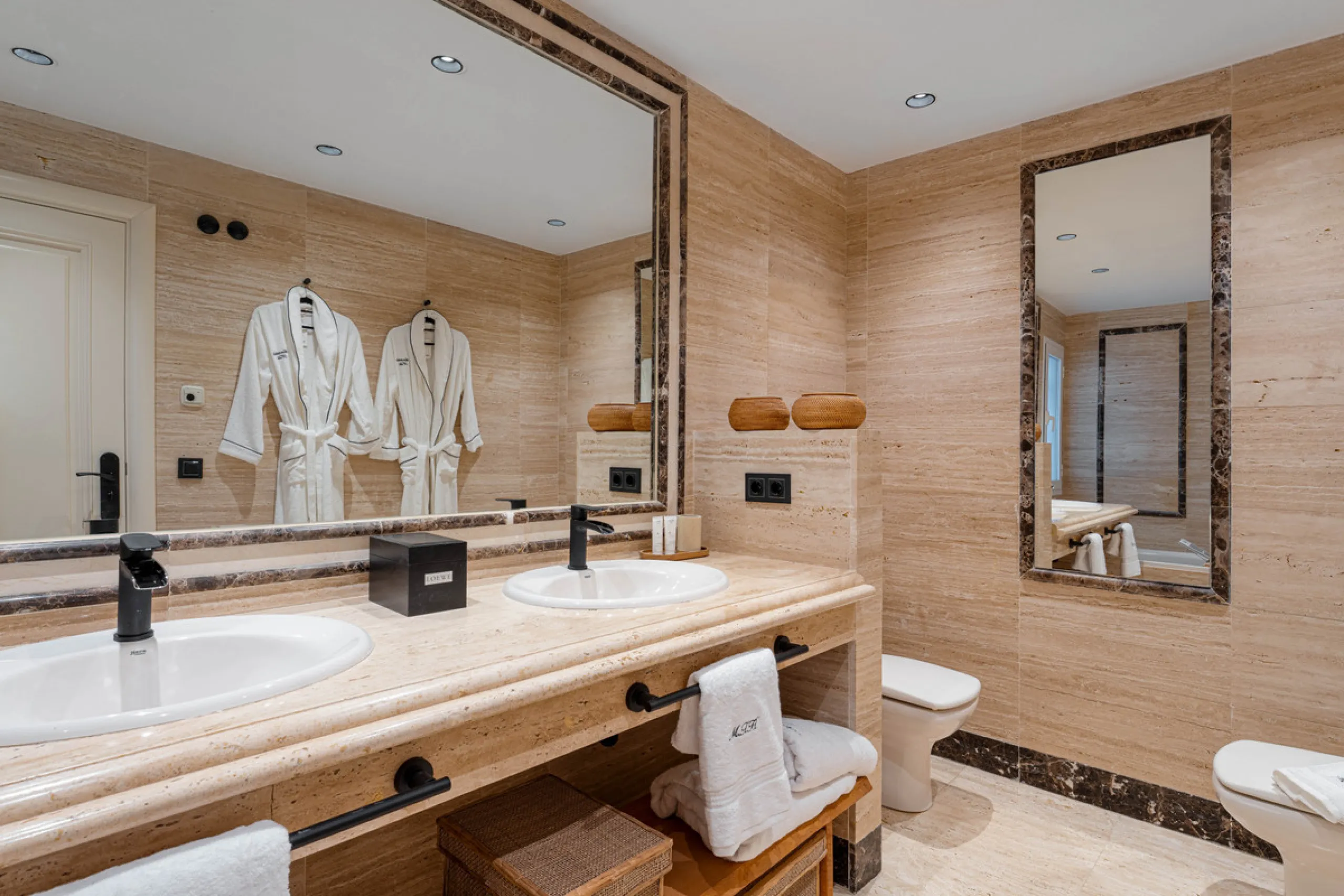 Montebello Apartment is an elegant three-bedroom, three-bathroom apartment for sale in Montebello Hills, an exclusive private community in Sierra Blanca on Marbella's Golden Mile. It combines refined style, modern functionality and a prime location that o