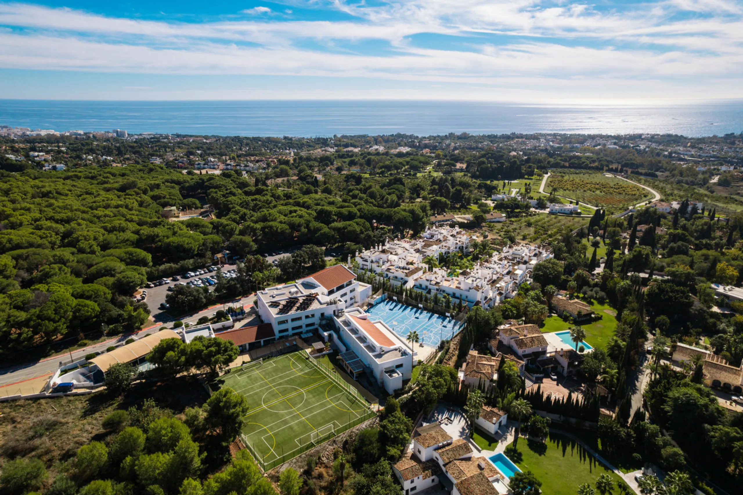 Montebello Apartment is an elegant three-bedroom, three-bathroom apartment for sale in Montebello Hills, an exclusive private community in Sierra Blanca on Marbella's Golden Mile. It combines refined style, modern functionality and a prime location that o