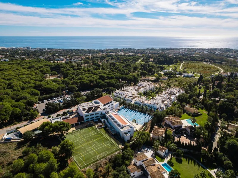 Montebello Apartment is an elegant three-bedroom, three-bathroom apartment for sale in Montebello Hills, an exclusive private community in Sierra Blanca on Marbella's Golden Mile. It combines refined style, modern functionality and a prime location that o