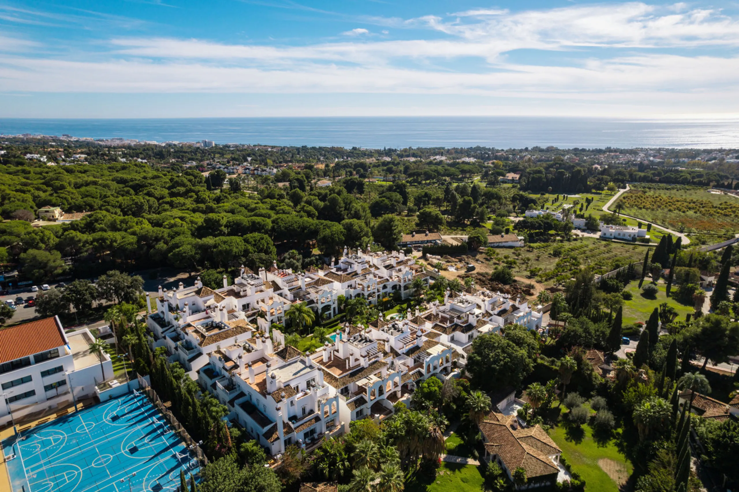 Montebello Apartment is an elegant three-bedroom, three-bathroom apartment for sale in Montebello Hills, an exclusive private community in Sierra Blanca on Marbella's Golden Mile. It combines refined style, modern functionality and a prime location that o