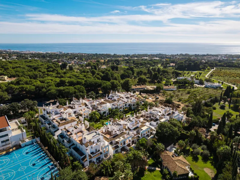 Montebello Apartment is an elegant three-bedroom, three-bathroom apartment for sale in Montebello Hills, an exclusive private community in Sierra Blanca on Marbella's Golden Mile. It combines refined style, modern functionality and a prime location that o