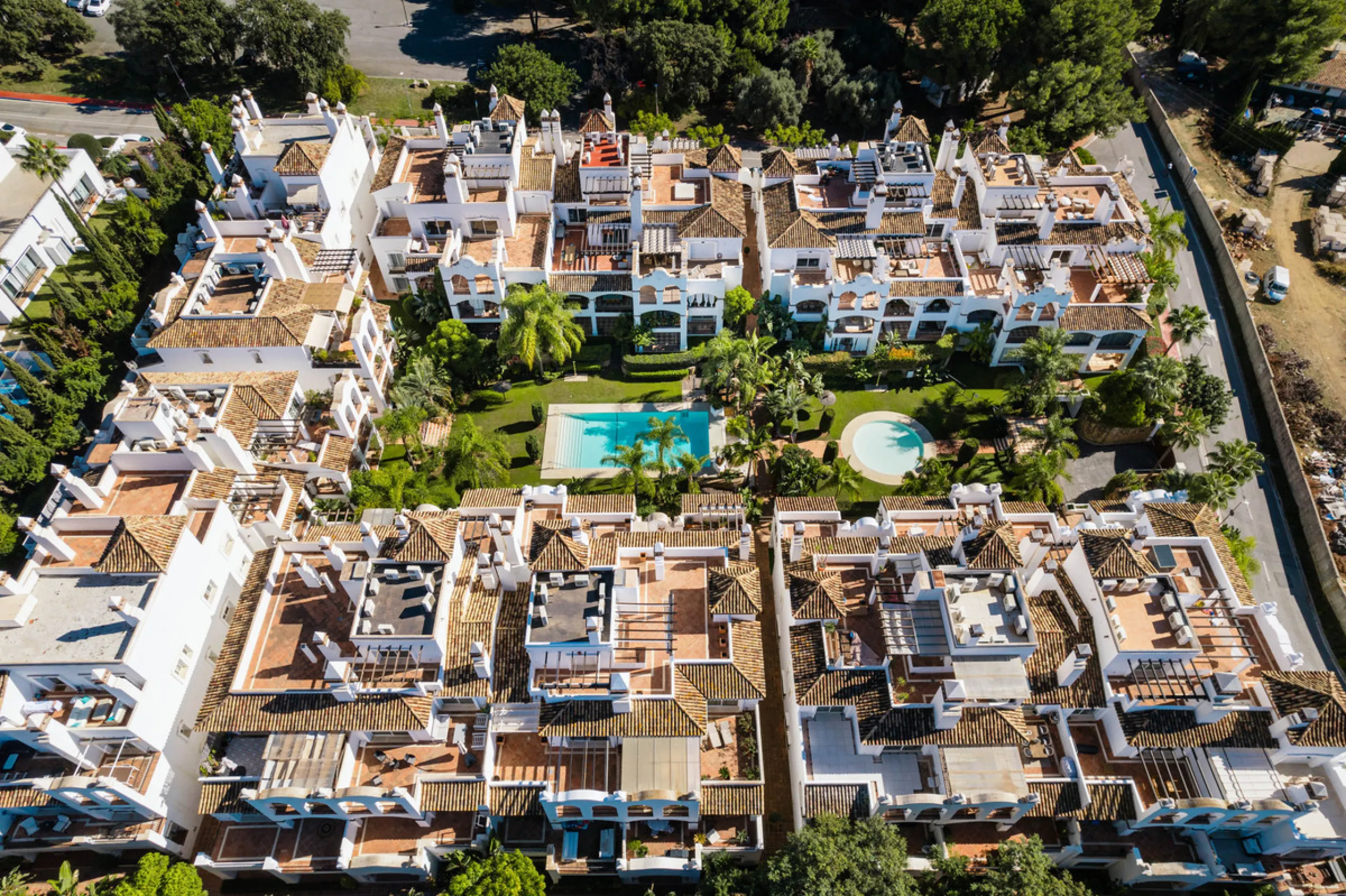 Montebello Apartment is an elegant three-bedroom, three-bathroom apartment for sale in Montebello Hills, an exclusive private community in Sierra Blanca on Marbella's Golden Mile. It combines refined style, modern functionality and a prime location that o