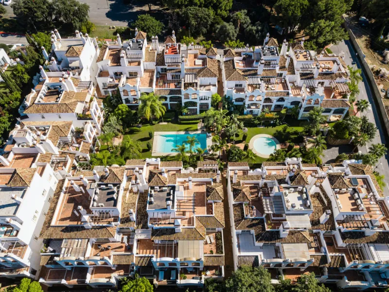 Montebello Apartment is an elegant three-bedroom, three-bathroom apartment for sale in Montebello Hills, an exclusive private community in Sierra Blanca on Marbella's Golden Mile. It combines refined style, modern functionality and a prime location that o