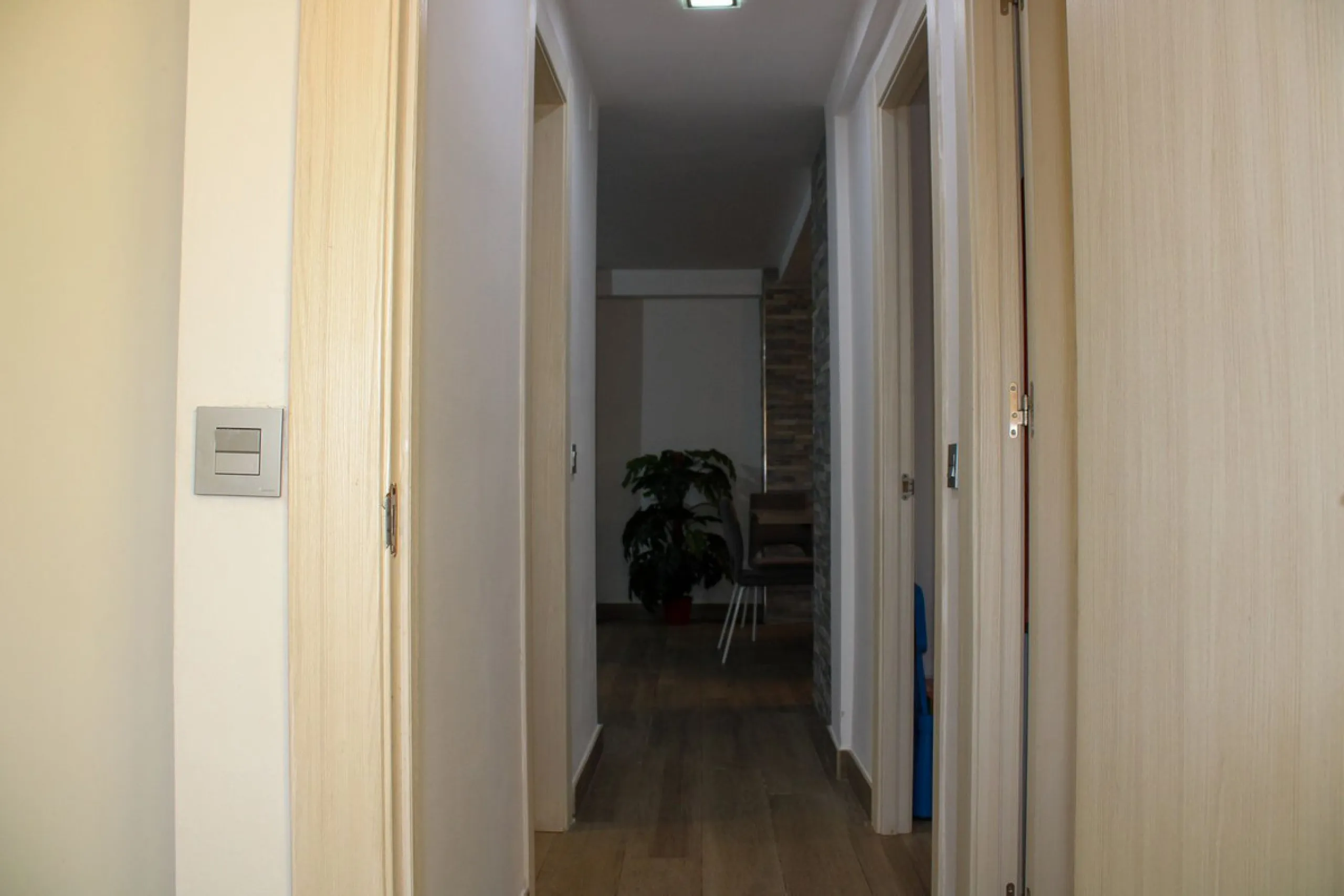 Newly renovated apartment with 3 bright bedrooms and 1 bathroom on the first floor in the Ciudad Jardin area of Malaga, located in a gated community with security cameras, private parking and storage room. Bus stop just outside, which takes you down to th