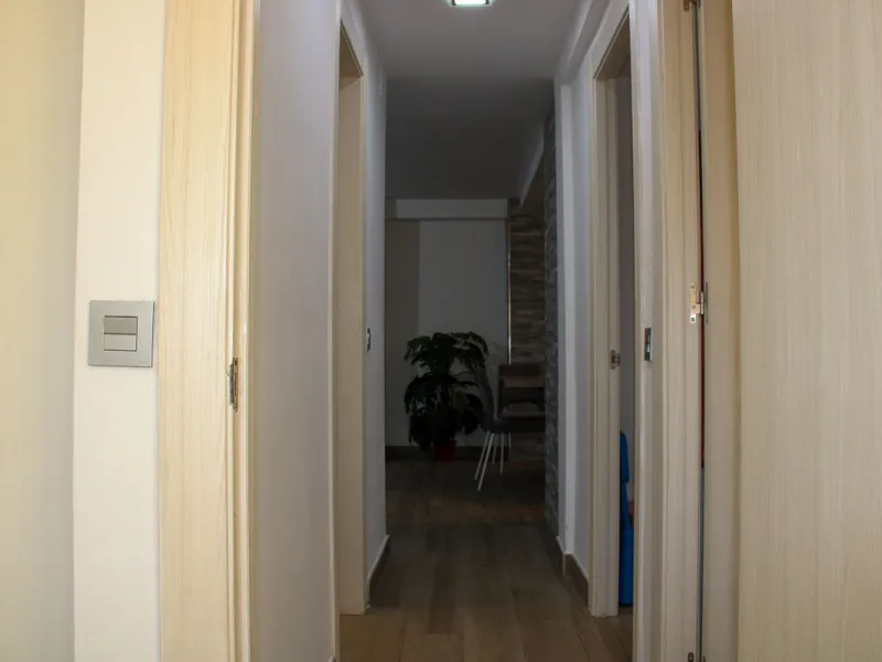 Newly renovated apartment with 3 bright bedrooms and 1 bathroom on the first floor in the Ciudad Jardin area of Malaga, located in a gated community with security cameras, private parking and storage room. Bus stop just outside, which takes you down to th