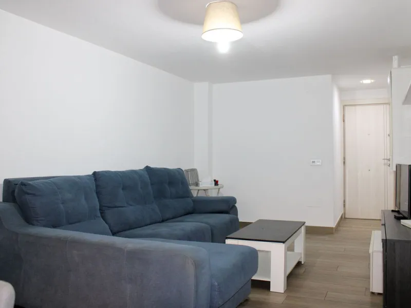 Newly renovated apartment with 3 bright bedrooms and 1 bathroom on the first floor in the Ciudad Jardin area of Malaga, located in a gated community with security cameras, private parking and storage room. Bus stop just outside, which takes you down to th