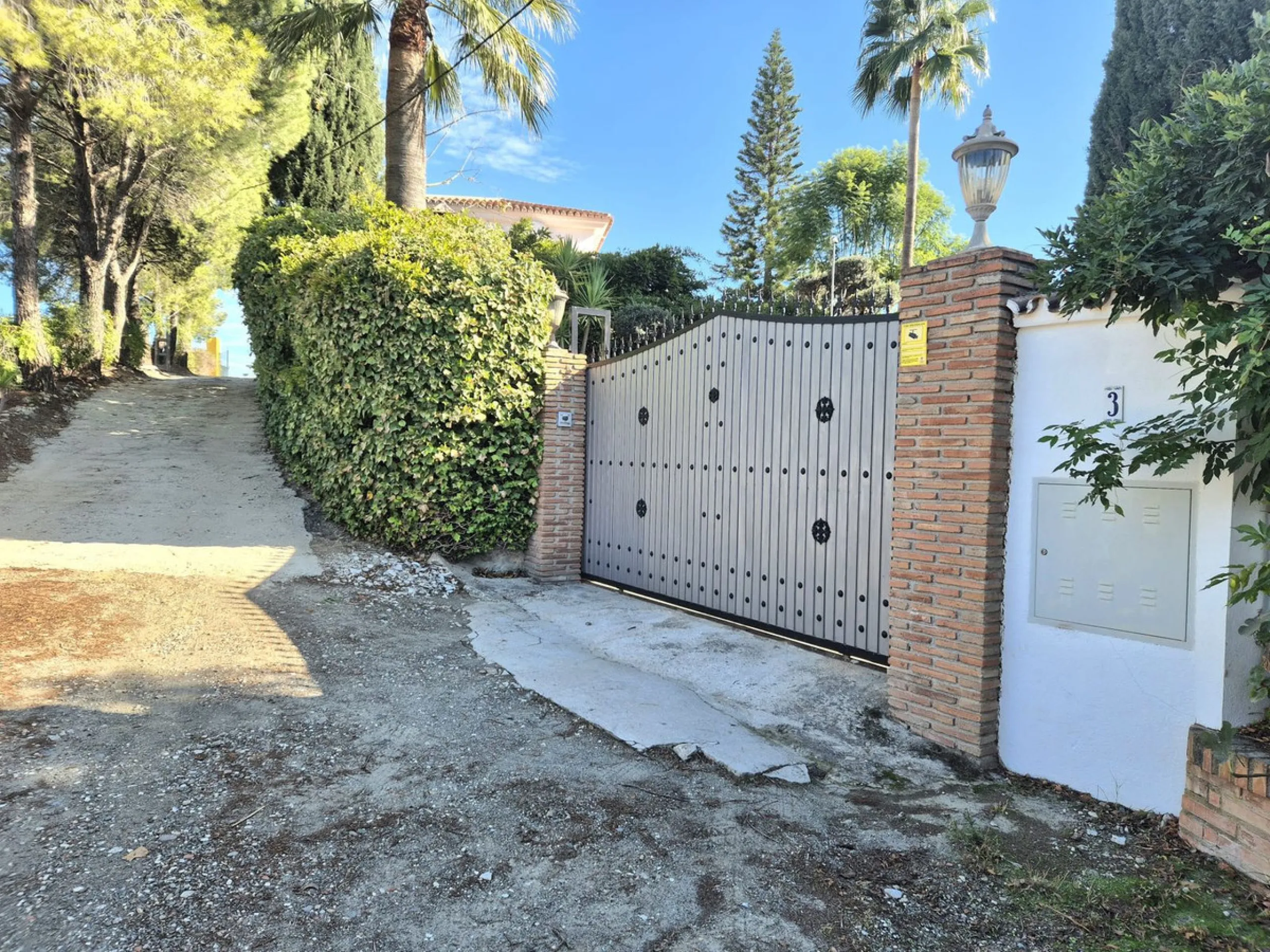 For Sale – Spacious and luxurious villa on the outskirts of Coín, Málaga.