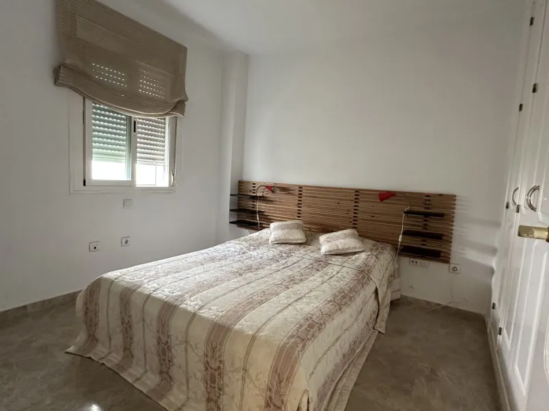Prime location and excellent amenities, this 3 bedroom apartment is situated in the sought-after Los naranjos de Marbella, within the prestigious area of Nueva Andalucía benefiting from close proximity to a variety of amenities, including supermarkets, co