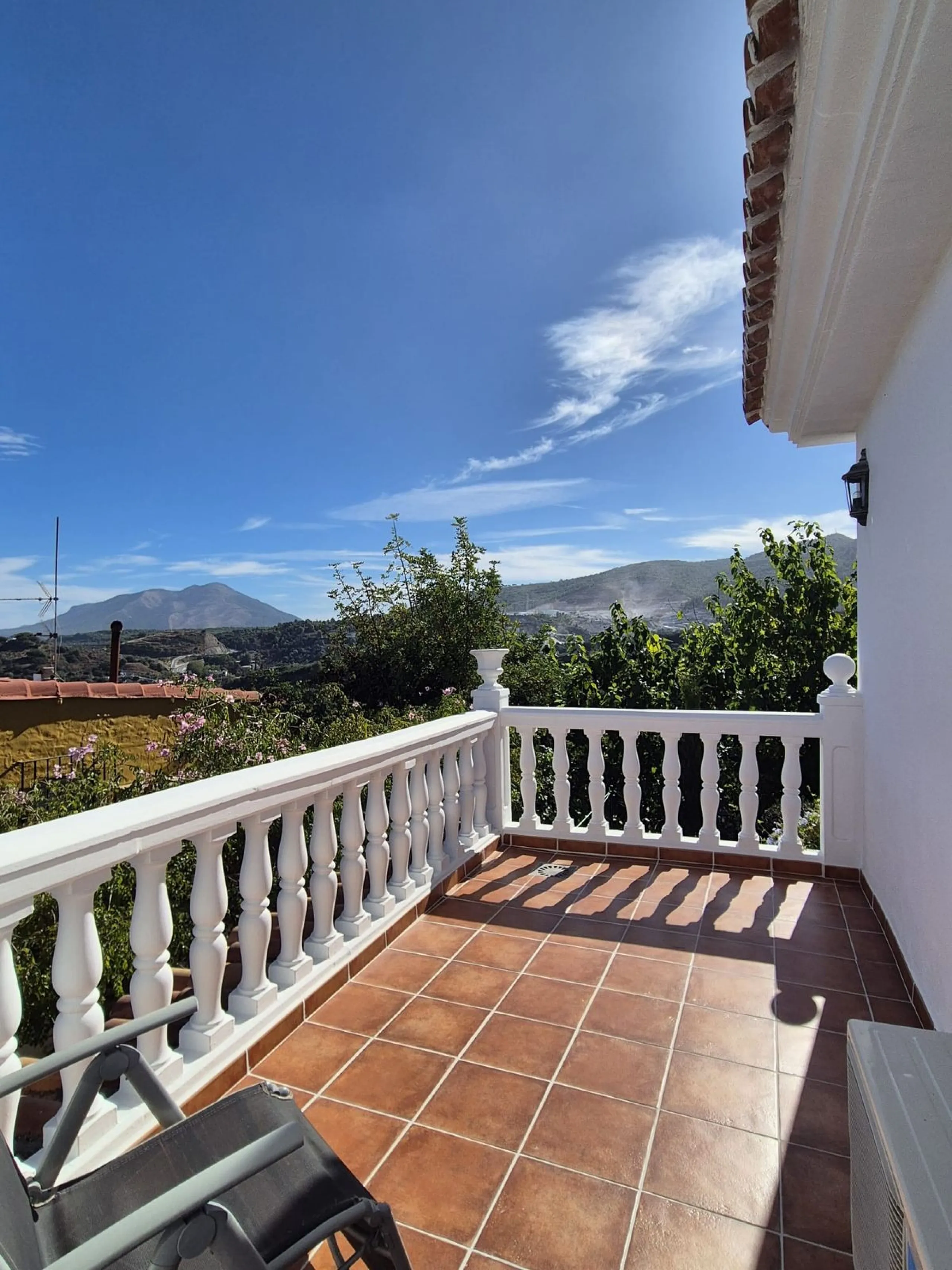 For Sale – Spacious and luxurious villa on the outskirts of Coín, Málaga.