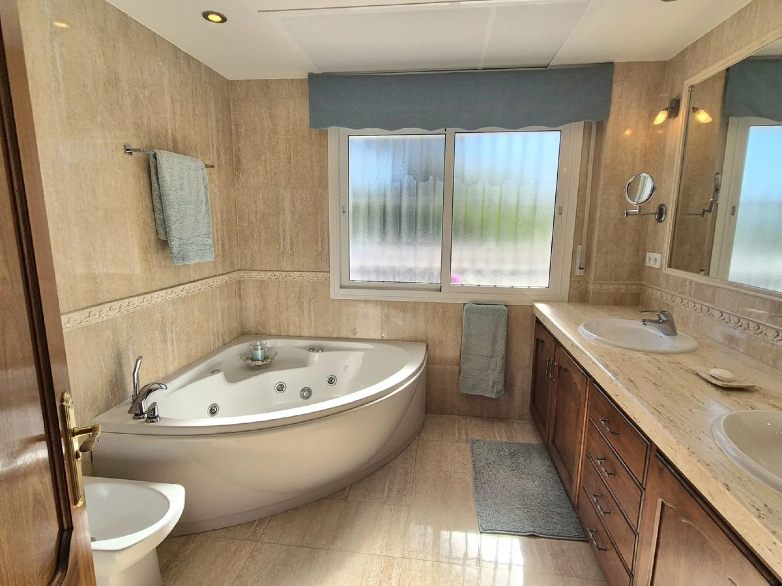 For Sale – Spacious and luxurious villa on the outskirts of Coín, Málaga.
