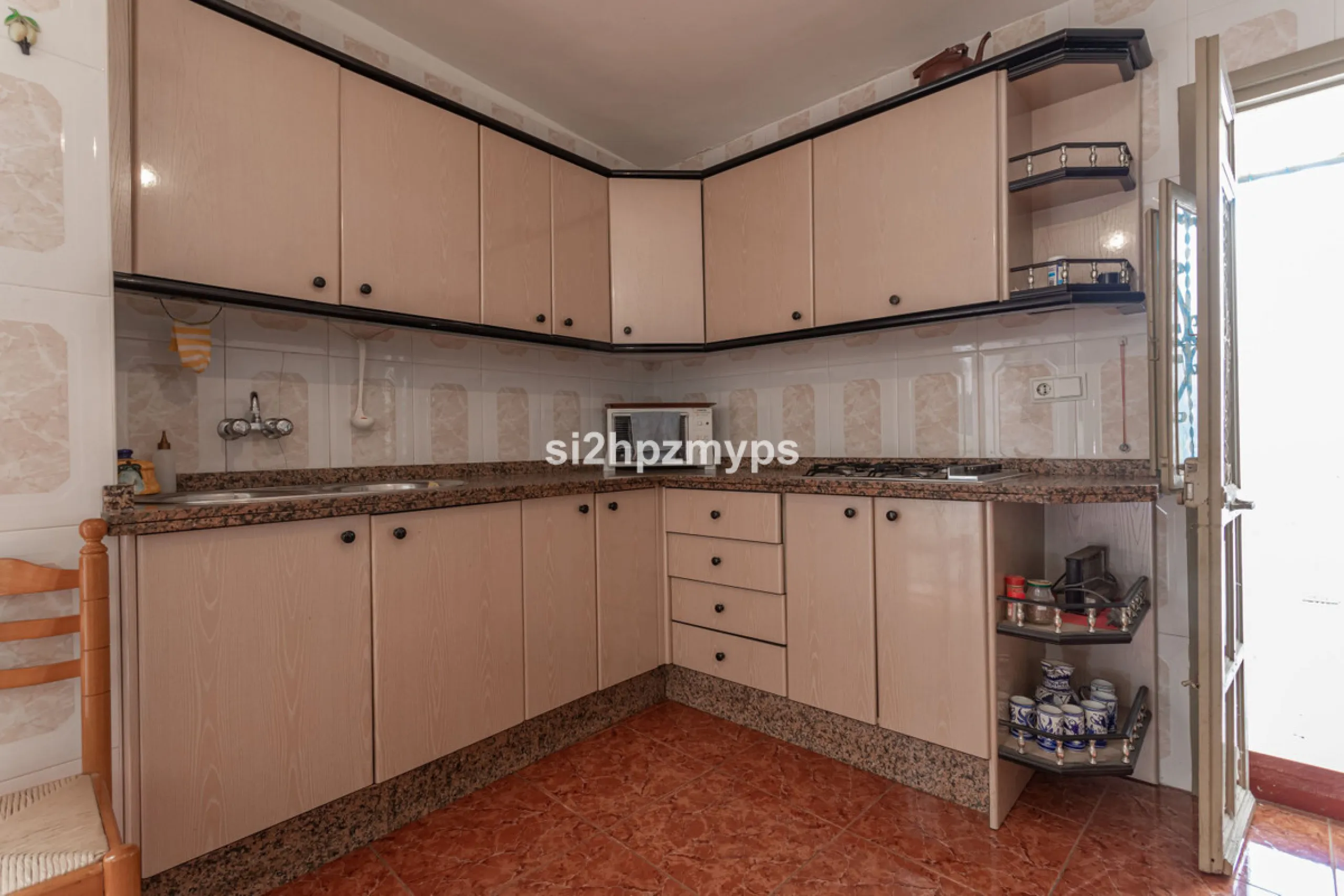 Townhouse in need of renovation with terrace at one of Nerja's best addresses A warm welcome to central Nerja and this unique accommodation with great potential but can with new care and love become a dream home to long for. Here you live at a sought-afte