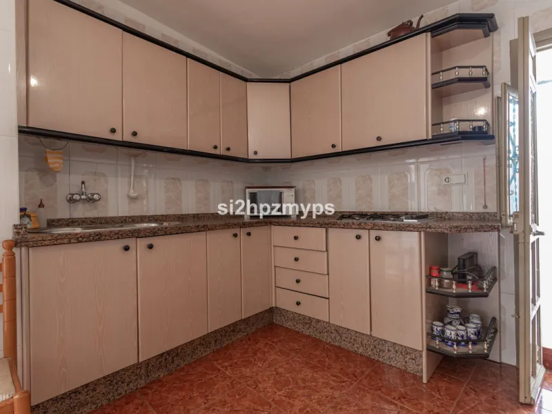 Townhouse in need of renovation with terrace at one of Nerja's best addresses A warm welcome to central Nerja and this unique accommodation with great potential but can with new care and love become a dream home to long for. Here you live at a sought-afte