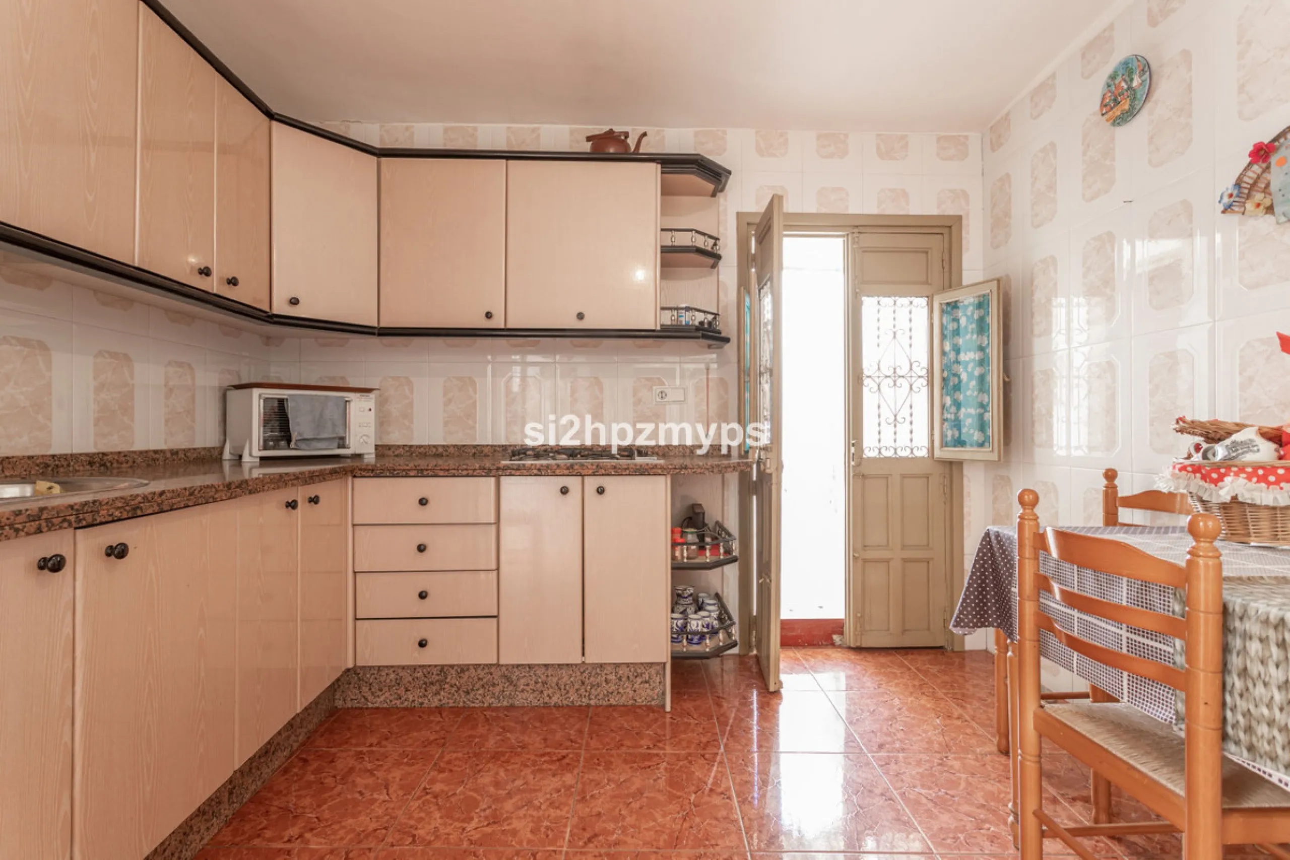 Townhouse in need of renovation with terrace at one of Nerja's best addresses A warm welcome to central Nerja and this unique accommodation with great potential but can with new care and love become a dream home to long for. Here you live at a sought-afte