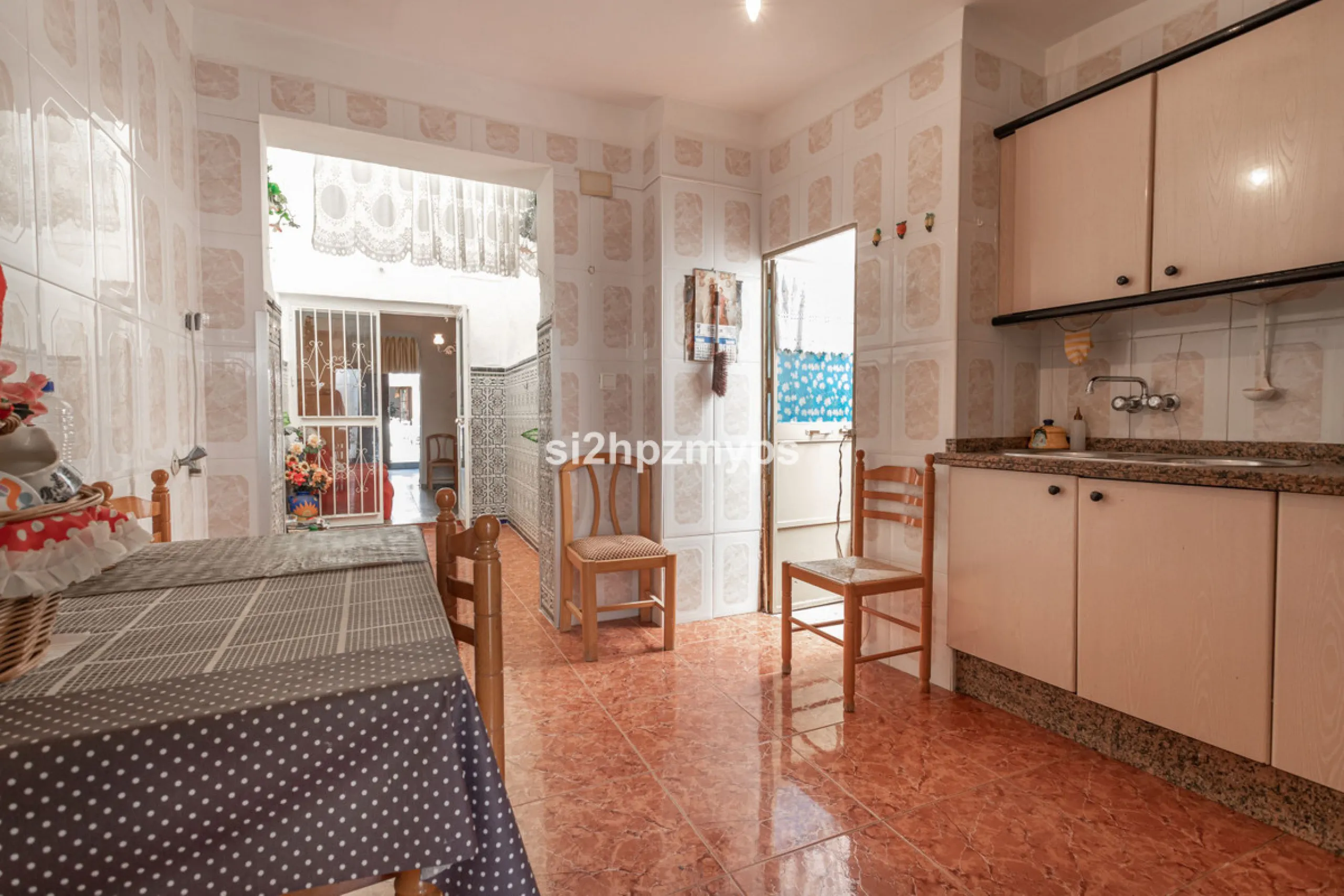 Townhouse in need of renovation with terrace at one of Nerja's best addresses A warm welcome to central Nerja and this unique accommodation with great potential but can with new care and love become a dream home to long for. Here you live at a sought-afte