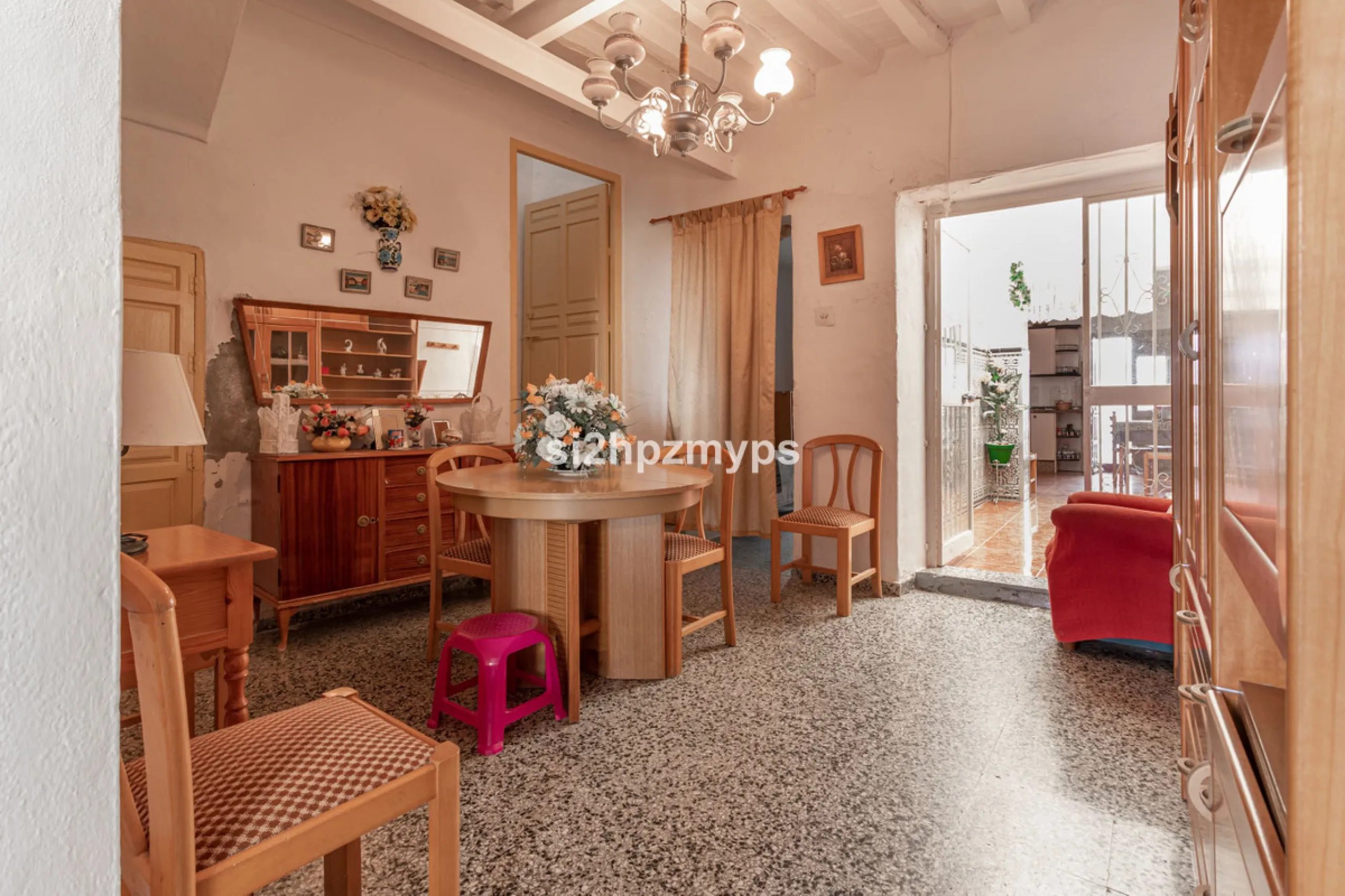 Townhouse in need of renovation with terrace at one of Nerja's best addresses A warm welcome to central Nerja and this unique accommodation with great potential but can with new care and love become a dream home to long for. Here you live at a sought-afte