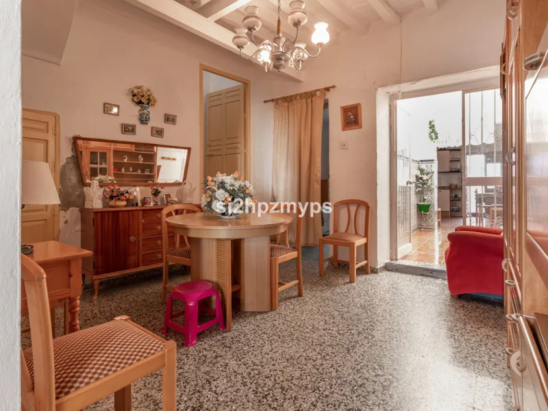 Townhouse in need of renovation with terrace at one of Nerja's best addresses A warm welcome to central Nerja and this unique accommodation with great potential but can with new care and love become a dream home to long for. Here you live at a sought-afte