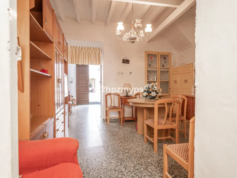 Townhouse in need of renovation with terrace at one of Nerja's best addresses A warm welcome to central Nerja and this unique accommodation with great potential but can with new care and love become a dream home to long for. Here you live at a sought-afte