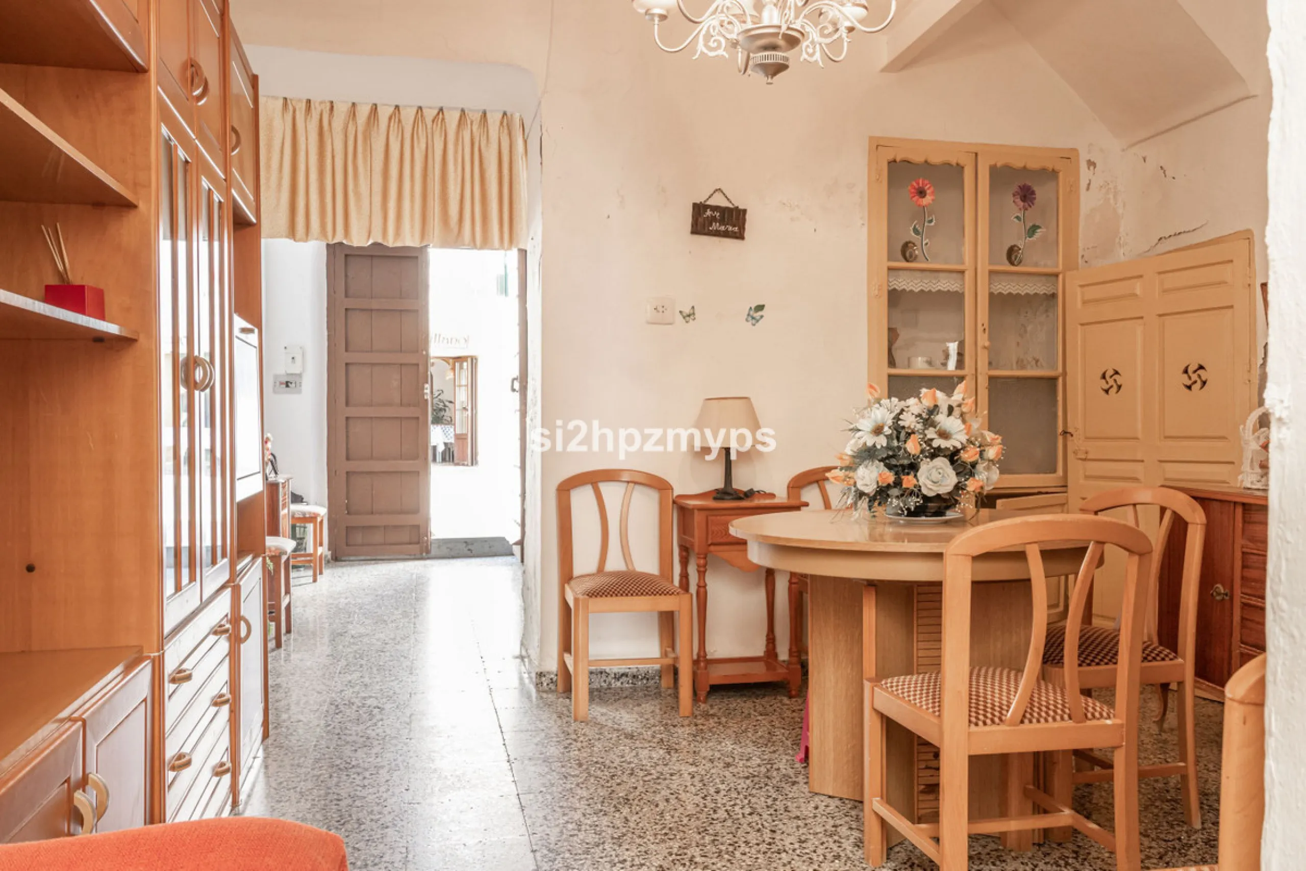Townhouse in need of renovation with terrace at one of Nerja's best addresses A warm welcome to central Nerja and this unique accommodation with great potential but can with new care and love become a dream home to long for. Here you live at a sought-afte