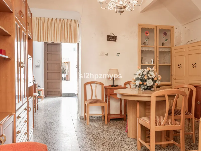 Townhouse in need of renovation with terrace at one of Nerja's best addresses A warm welcome to central Nerja and this unique accommodation with great potential but can with new care and love become a dream home to long for. Here you live at a sought-afte