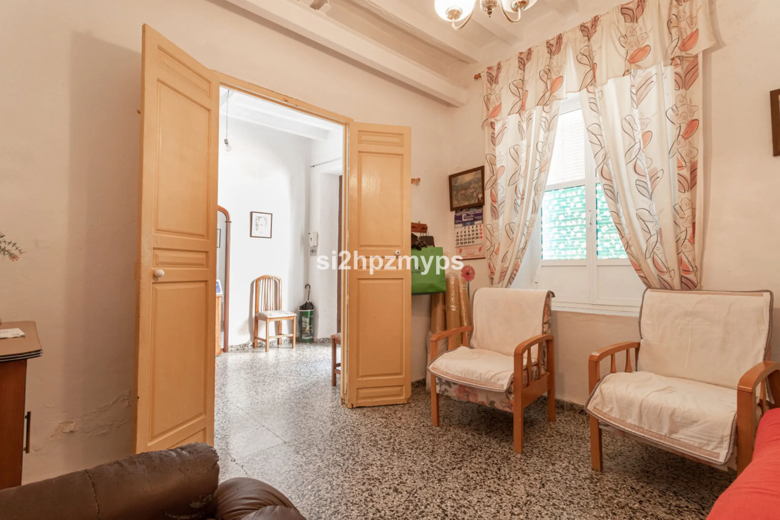 Townhouse in need of renovation with terrace at one of Nerja's best addresses A warm welcome to central Nerja and this unique accommodation with great potential but can with new care and love become a dream home to long for. Here you live at a sought-afte