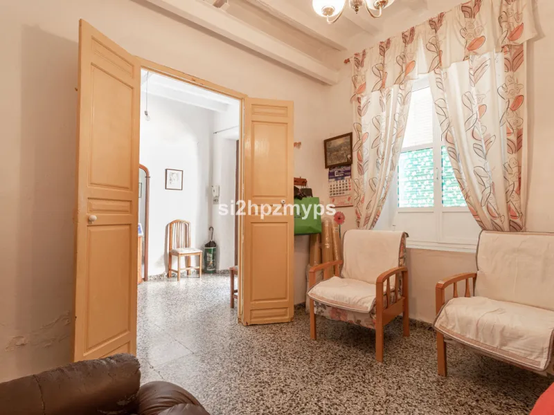 Townhouse in need of renovation with terrace at one of Nerja's best addresses A warm welcome to central Nerja and this unique accommodation with great potential but can with new care and love become a dream home to long for. Here you live at a sought-afte