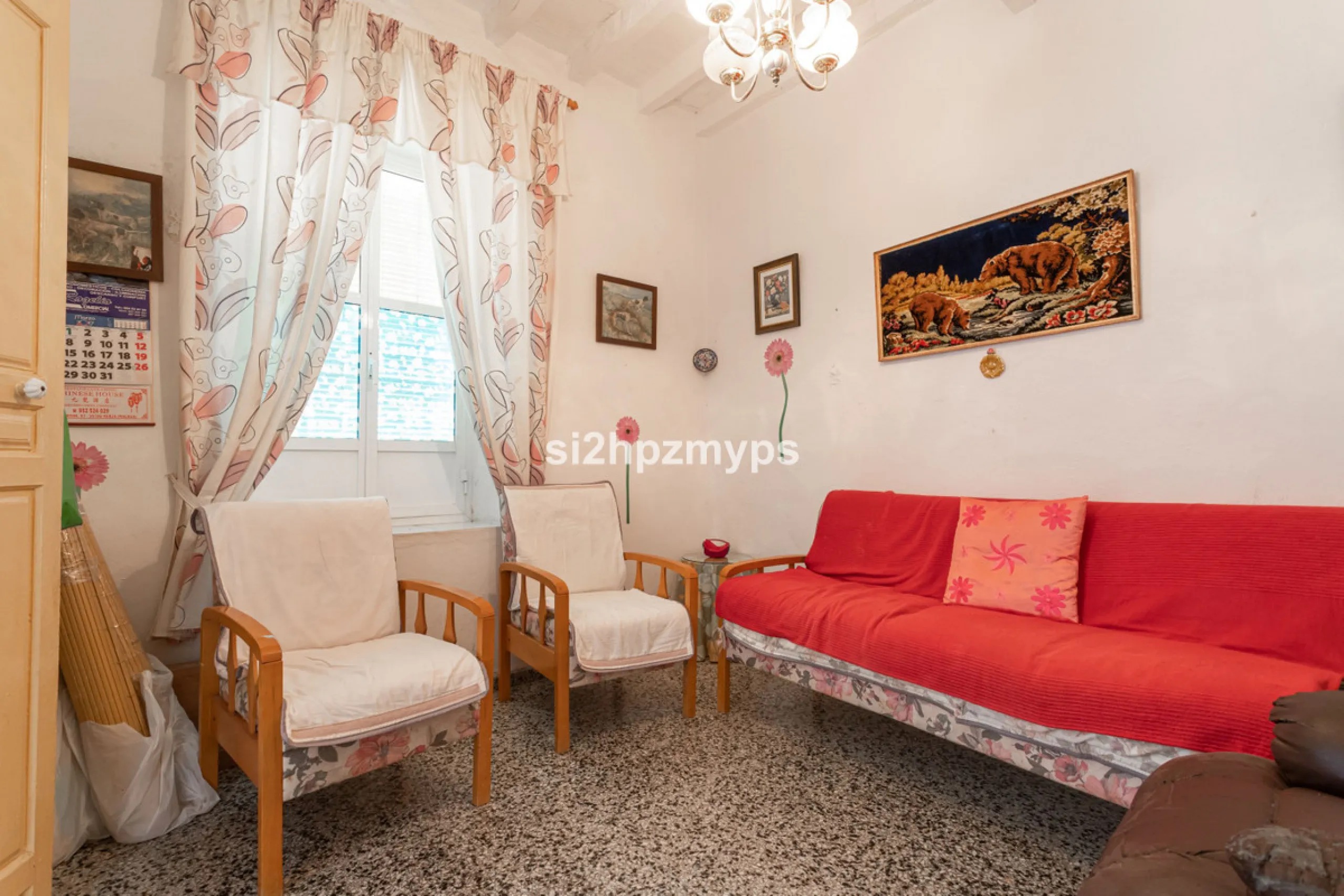 Townhouse in need of renovation with terrace at one of Nerja's best addresses A warm welcome to central Nerja and this unique accommodation with great potential but can with new care and love become a dream home to long for. Here you live at a sought-afte