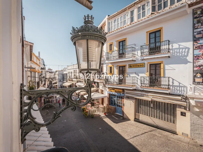 Townhouse in need of renovation with terrace at one of Nerja's best addresses A warm welcome to central Nerja and this unique accommodation with great potential but can with new care and love become a dream home to long for. Here you live at a sought-afte