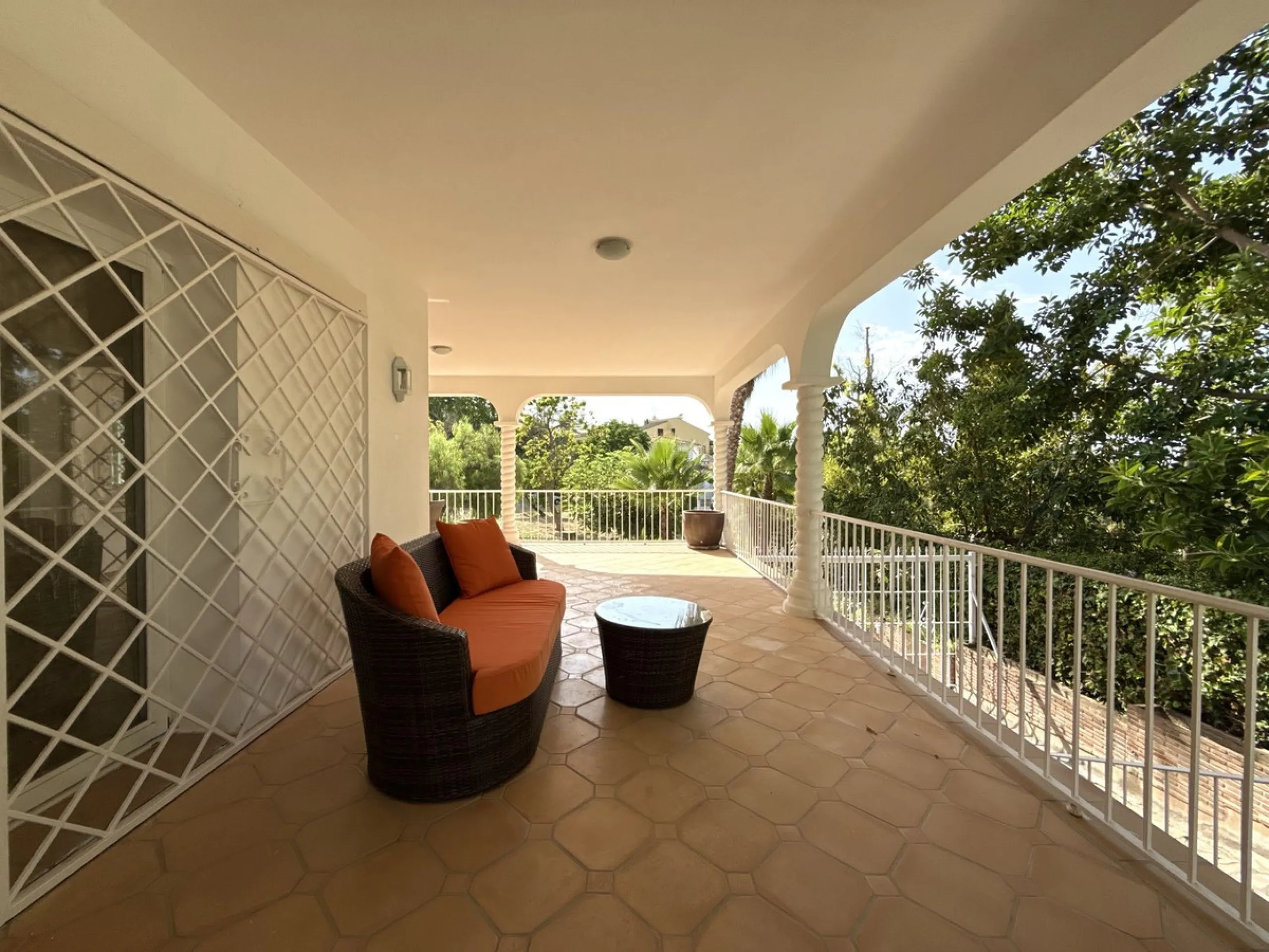 House - Semi-Detached House в продаже в Marbella, Málaga. В доме 3 спален и 3 ванных комнат. Площадь дома 145 м². Площадь участка 354 м²