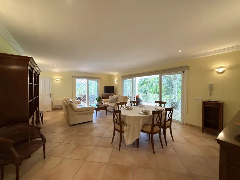 House - Semi-Detached House в продаже в Marbella, Málaga. В доме 3 спален и 3 ванных комнат. Площадь дома 145 м². Площадь участка 354 м²