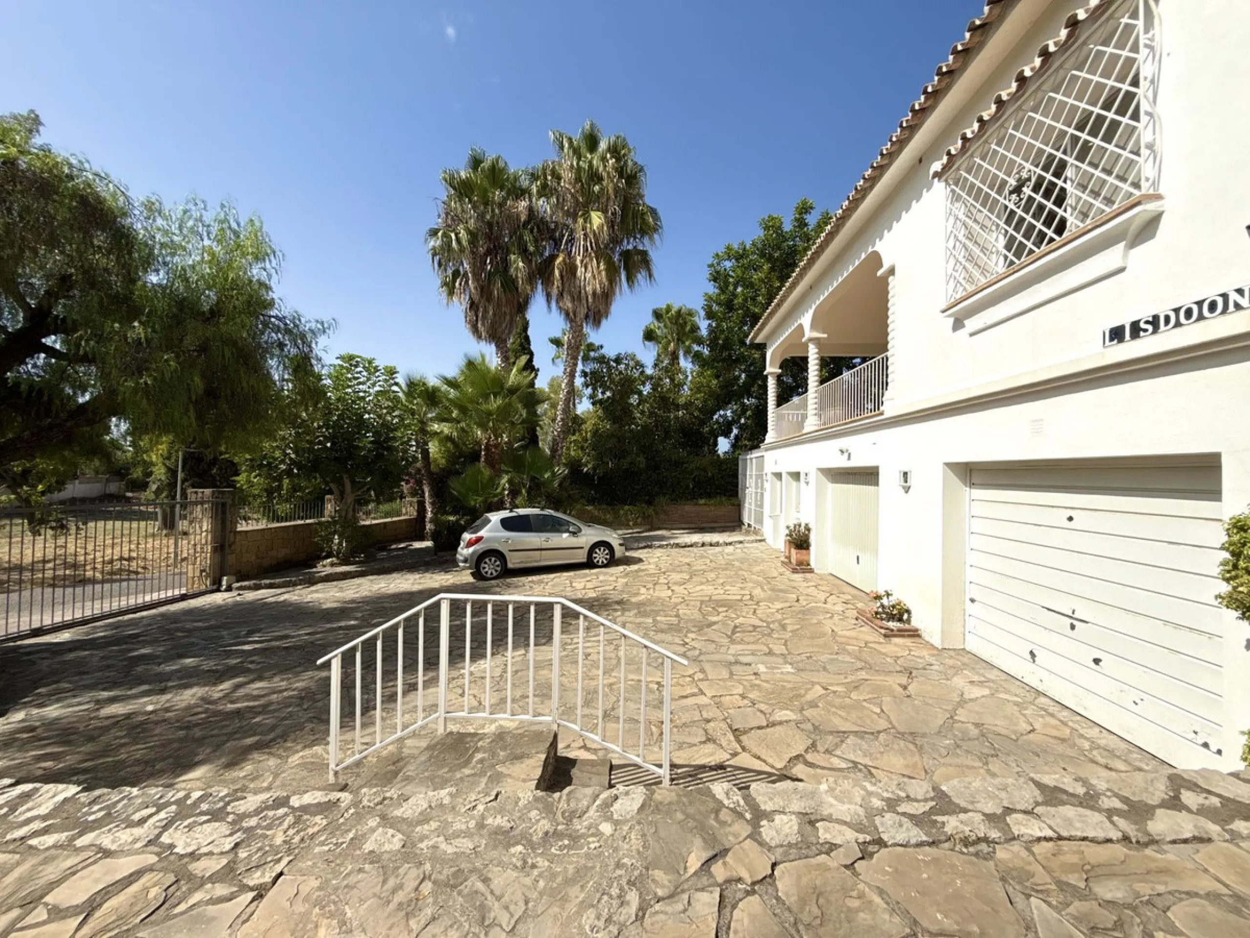 House - Semi-Detached House в продаже в Marbella, Málaga. В доме 3 спален и 3 ванных комнат. Площадь дома 145 м². Площадь участка 354 м²