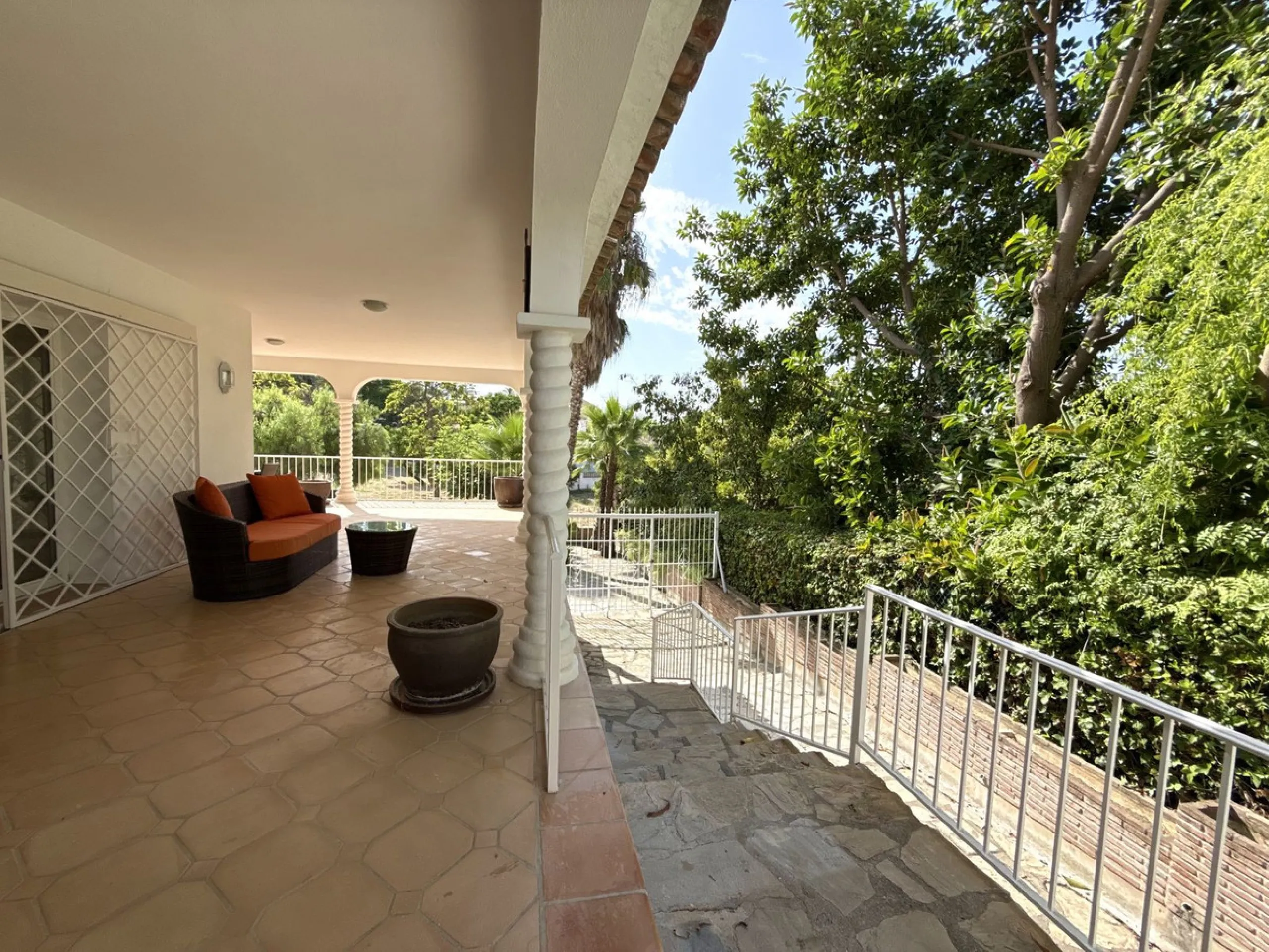House - Semi-Detached House в продаже в Marbella, Málaga. В доме 3 спален и 3 ванных комнат. Площадь дома 145 м². Площадь участка 354 м²