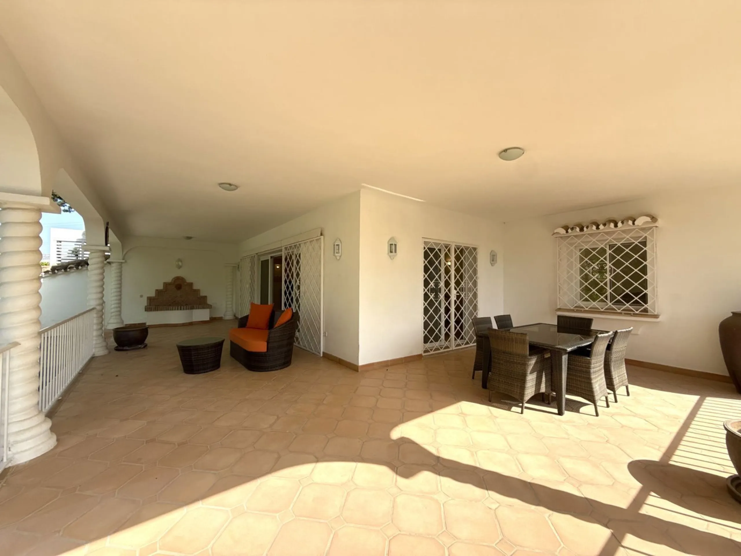 House - Semi-Detached House в продаже в Marbella, Málaga. В доме 3 спален и 3 ванных комнат. Площадь дома 145 м². Площадь участка 354 м²