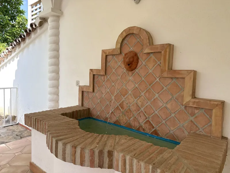 House - Semi-Detached House в продаже в Marbella, Málaga. В доме 3 спален и 3 ванных комнат. Площадь дома 145 м². Площадь участка 354 м²